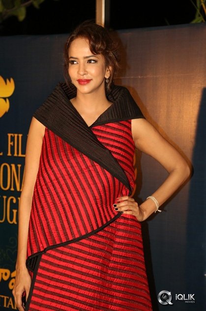 Lakshmi-Manchu-at-Chandamama-Kathalu-Team-Celebrating-National-Award